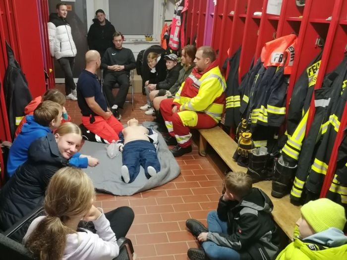 Erläuterung der ersten Schritte beim Vorfinden einer verunfallte